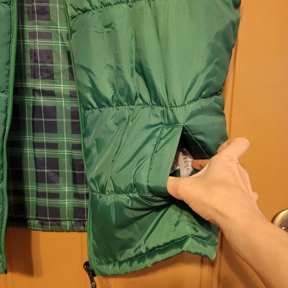 Merona Women's Size Medium Reversible Puffer Vest Green Blue Plaid Holiday Zip - Picture 7 of 9